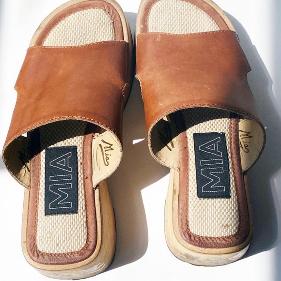 SOLD Vintage 70s "MIA" Brazilian Platform Sandals - Picture 4 of 16